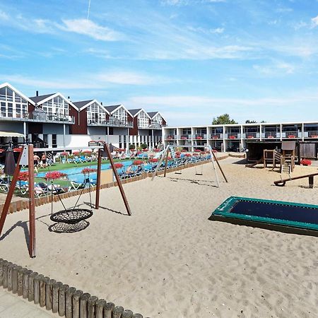 4 Person Holiday Home On A Holiday Park In Glesborg Esterno foto